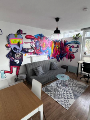 Colourful & Comfy Studio Flat